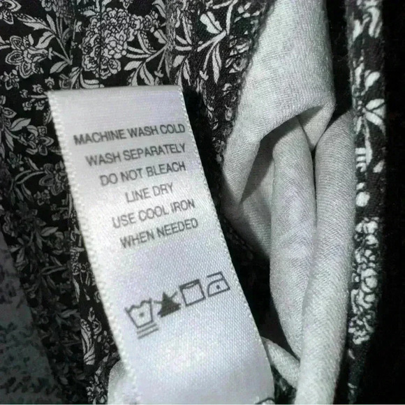 Coverparts Woman’s Floral Dress Pants - Picture 4 of 4